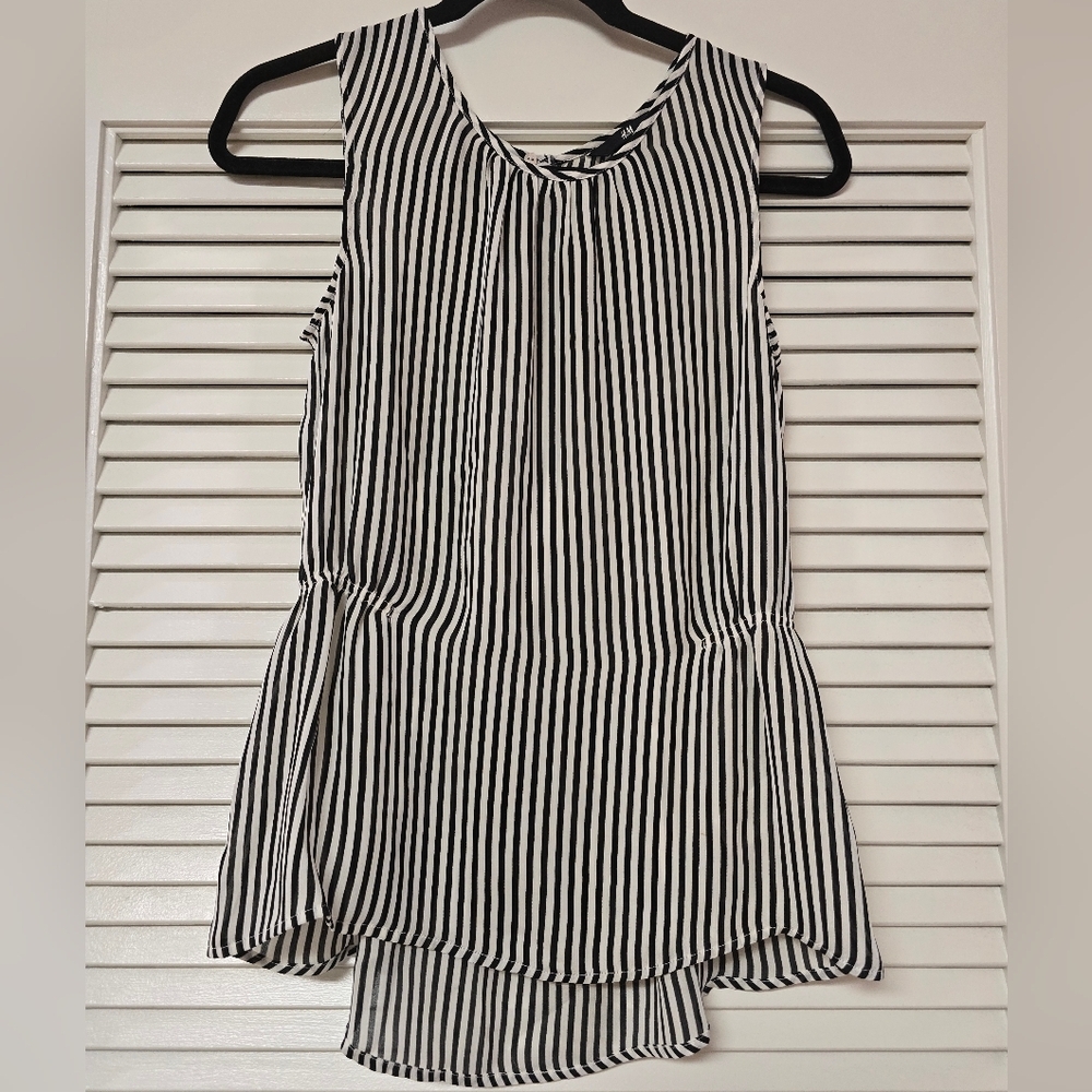 H&M - Black & White Sleeveless Lightweight Stripe Top With Keyhole Back Detail